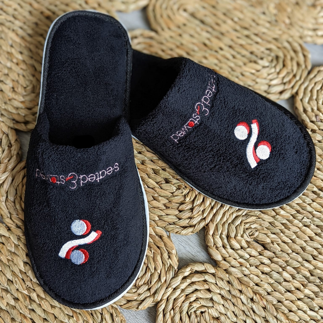SLIPPERS – Seated & Stowed